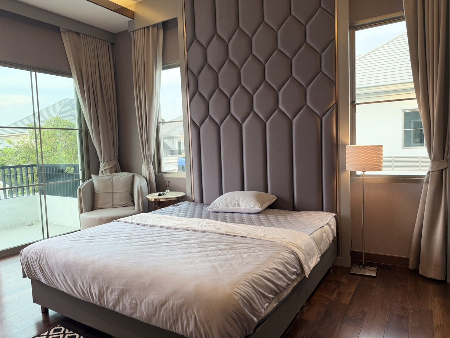 ห้องนอนหัวเตียง Luxury