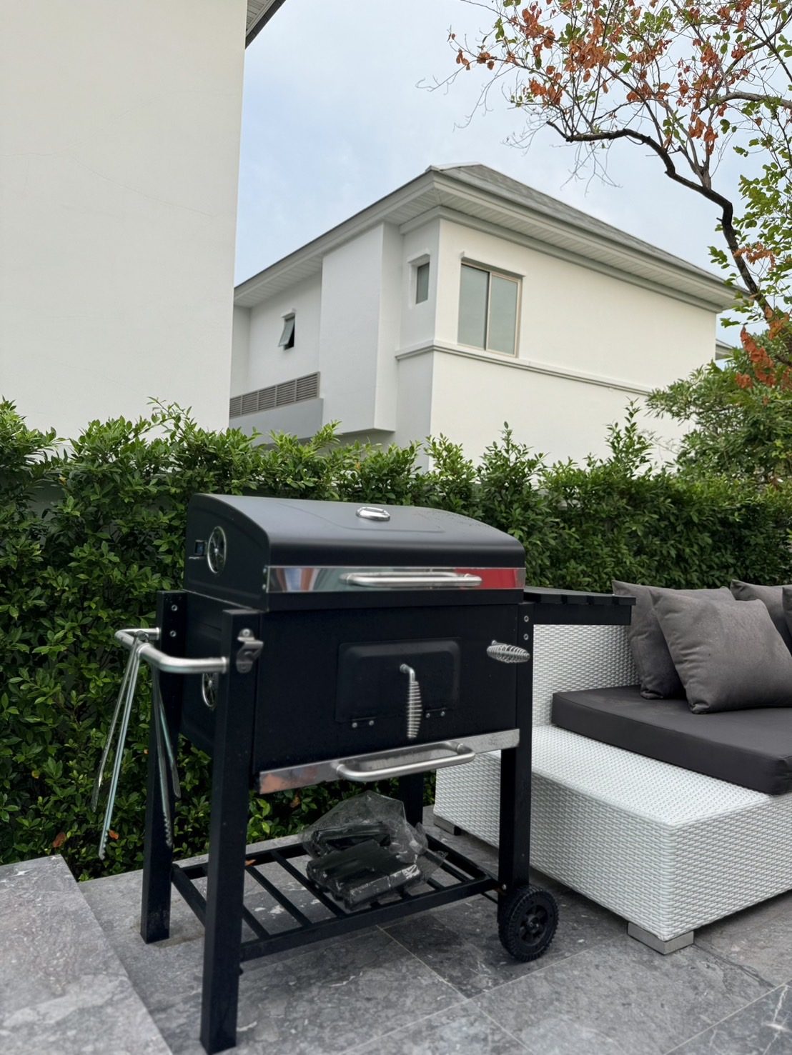 โซน BBQ · เตาถ่านฟรี