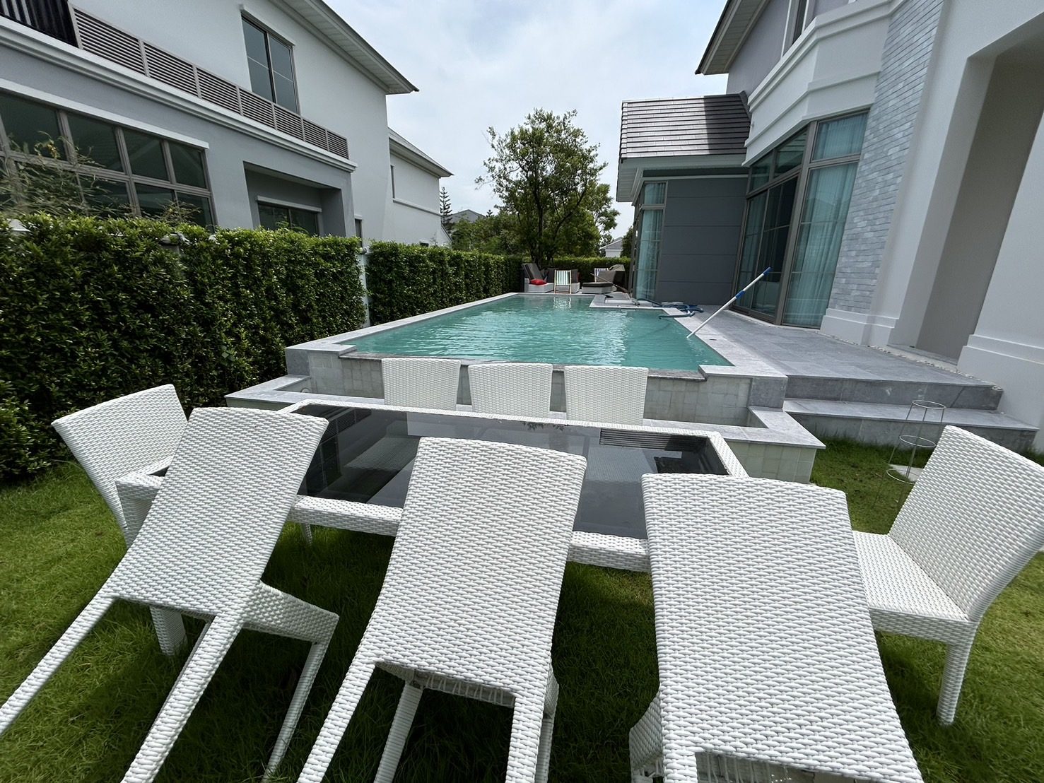 สระว่ายน้ำ Rich Pool Villa Ladkrabang