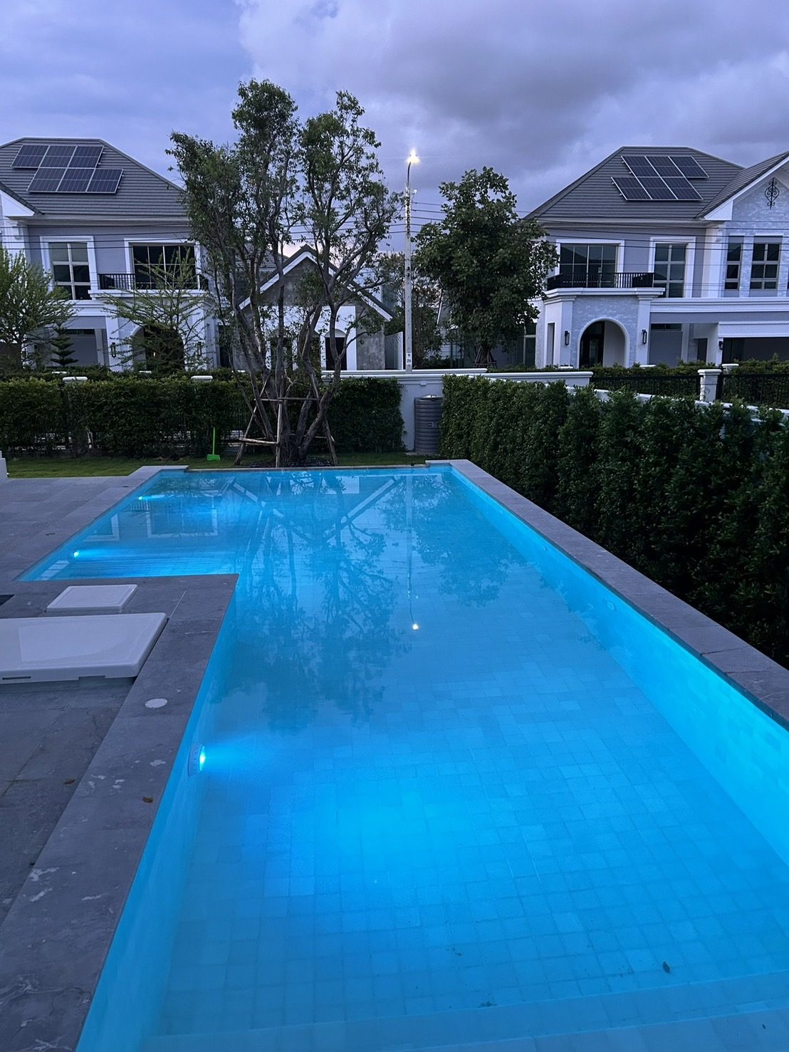 สระว่ายน้ำ Rich Pool Villa Ladkrabang